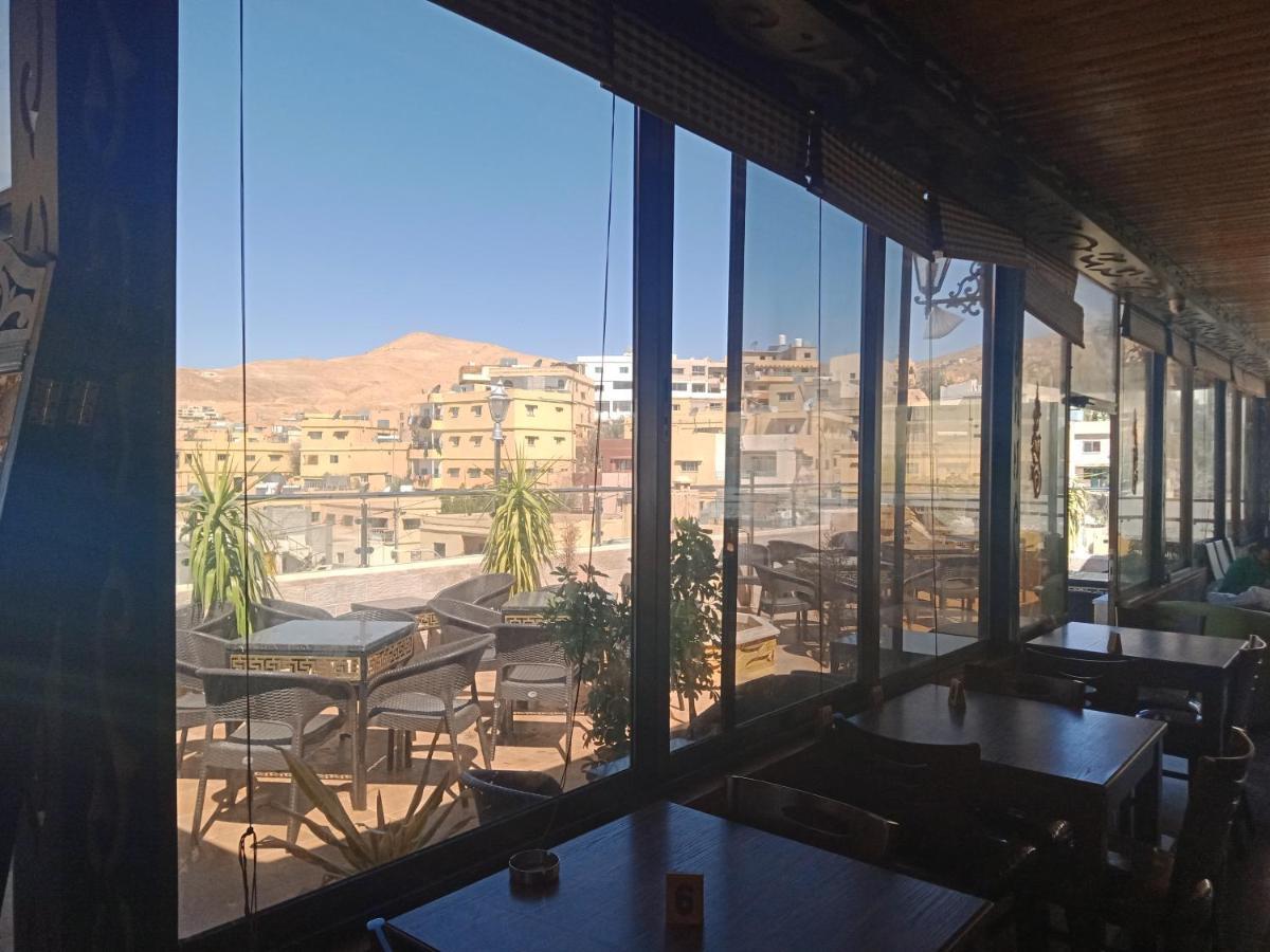 Petra Visitors Hotel Вади Муса Экстерьер фото